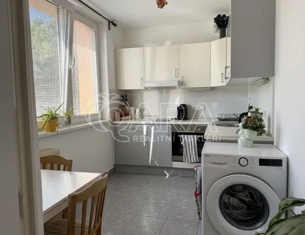 Pronájem bytu 1+1, Praha - Kyje, Dvořišťská, 34 m2