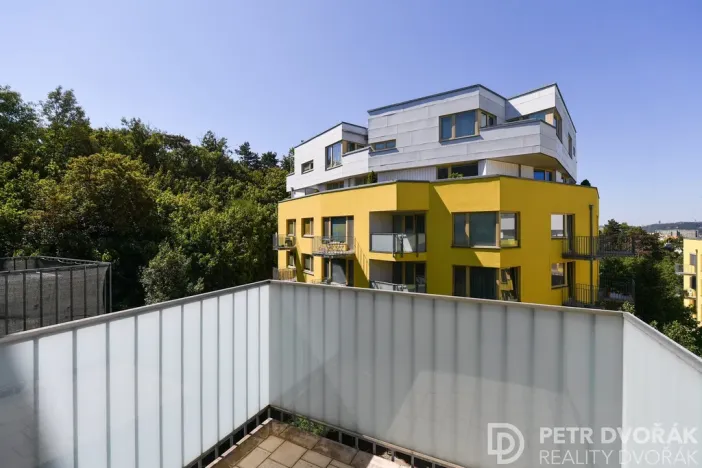 Pronájem bytu 1+kk, Praha - Žižkov, Jeseniova, 48 m2