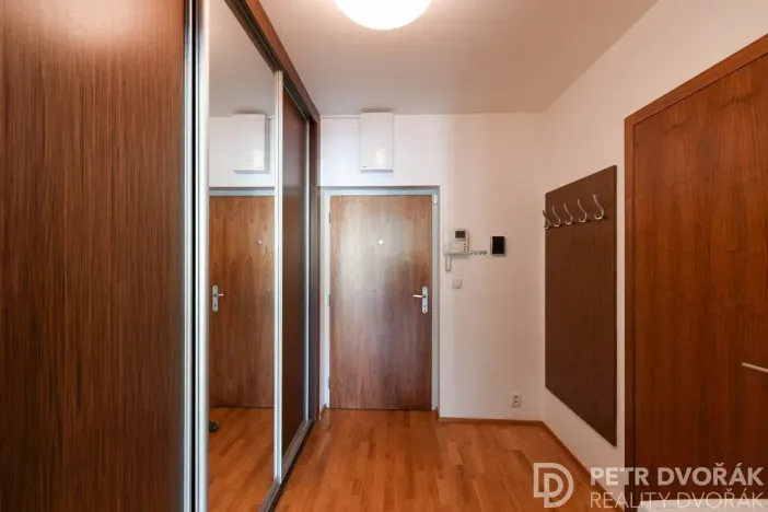 Pronájem bytu 1+kk, Praha - Žižkov, Jeseniova, 48 m2