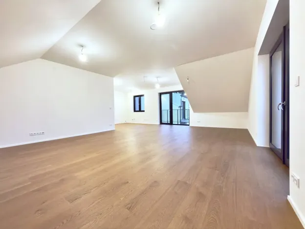 Prodej bytu 5+kk, Praha - Holyně, náměstí Pod lípou, 152 m2