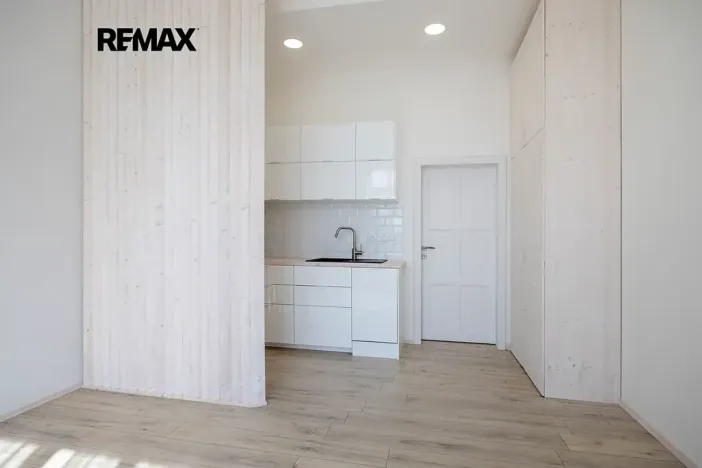 Prodej bytu 1+kk, Vráž, Nad Loděnicí, 28 m2