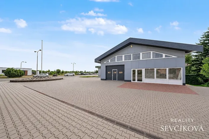 Pronájem obchodního prostoru, Hradec Králové, Vlčkovická, 700 m2