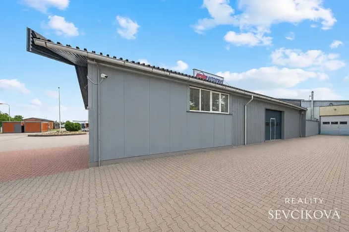 Pronájem obchodního prostoru, Hradec Králové, Vlčkovická, 700 m2