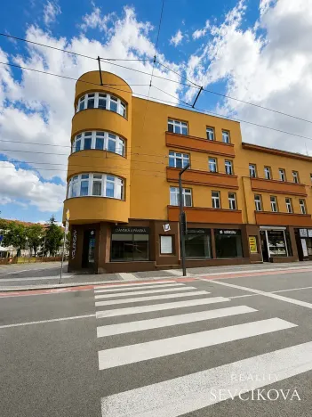Pronájem obchodního prostoru, Hradec Králové, Dukelská třída, 137 m2