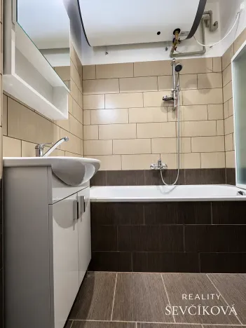 Pronájem bytu 1+kk, Hradec Králové, Bidlova, 30 m2