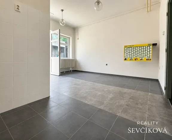 Pronájem komerční nemovitosti, Hradec Králové, Panelová, 170 m2