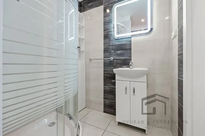 Pronájem bytu 2+kk, Praha - Hostivař, Zápasnická, 39 m2