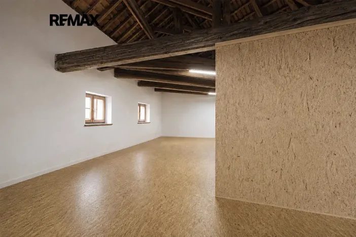 Pronájem skladu, Praha - Velká Chuchle, náměstí Chuchelských bojovníků, 85 m2