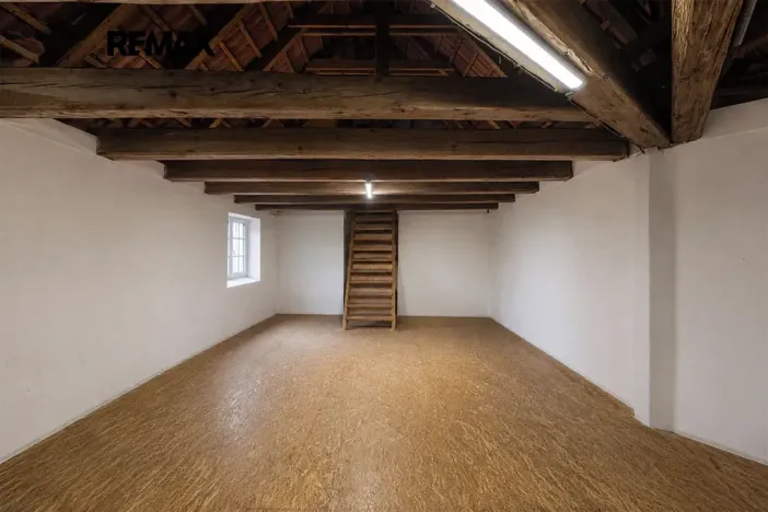 Pronájem skladu, Praha - Velká Chuchle, náměstí Chuchelských bojovníků, 85 m2