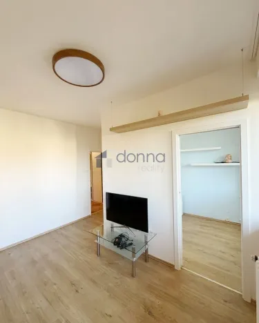 Pronájem bytu 2+kk, Praha, Na vápenném, 32 m2