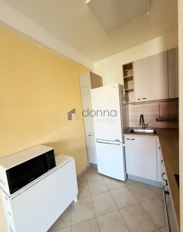Pronájem bytu 2+kk, Praha, Na vápenném, 32 m2