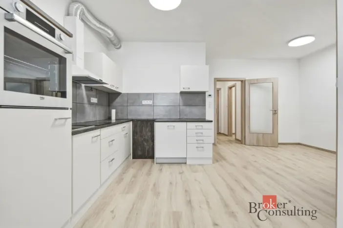 Pronájem bytu 2+kk, Pardubice - Ohrazenice, U Sportovní školy, 51 m2