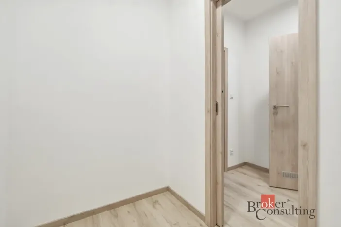 Pronájem bytu 2+kk, Pardubice - Ohrazenice, U Sportovní školy, 51 m2