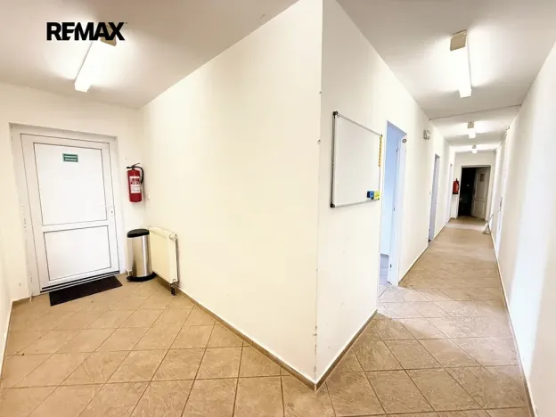 Pronájem obchodního prostoru, Karlovy Vary, Počernická, 312 m2