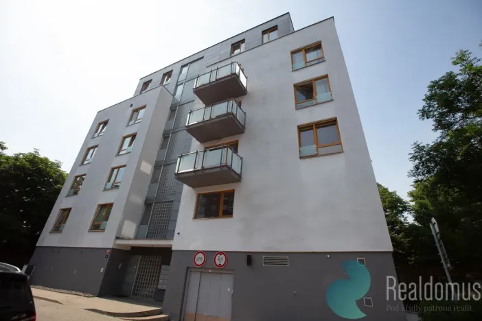 Pronájem bytu 3+kk, Praha, Srbínská, 75 m2