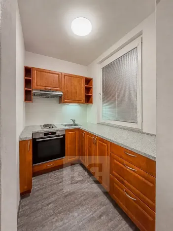 Pronájem bytu 1+kk, Praha - Háje, Matúškova, 31 m2