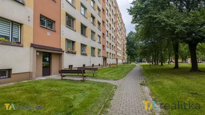 Prodej bytu 2+1, Karviná, Bratr. Veverkových, 56 m2