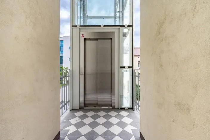 Pronájem bytu 2+kk, Praha - Karlín, Březinova, 50 m2