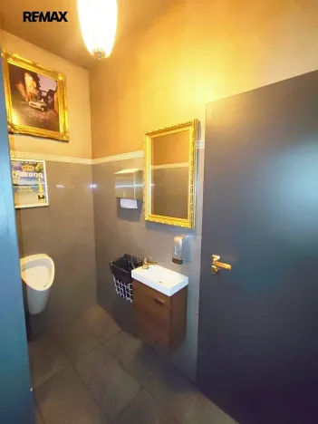 Pronájem obchodního prostoru, Jeseník, Masarykovo nám., 81 m2