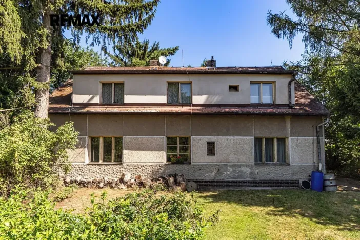 Prodej vícegeneračního domu, Praha - Pitkovice, Žampiónová, 200 m2