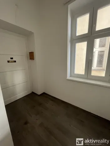 Pronájem bytu 2+kk, Praha - Žižkov, Žerotínova, 42 m2