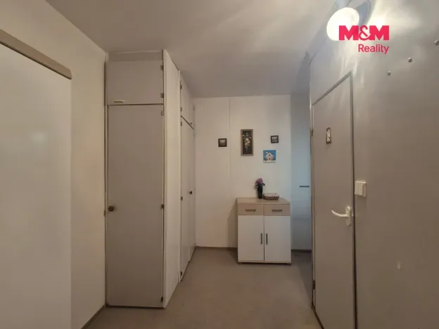 Prodej bytu 2+kk, Králův Dvůr, Nad Stadionem, 40 m2