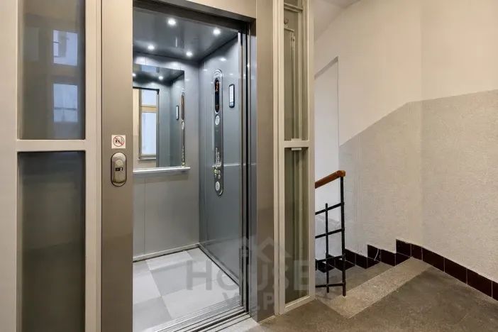 Prodej bytu 2+kk, Praha - Libeň, náměstí Dr. Václava Holého, 48 m2