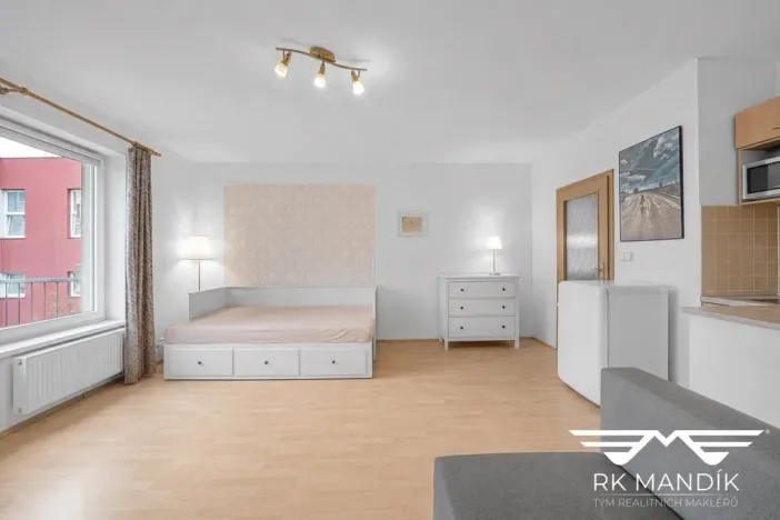 Pronájem bytu 1+kk, Praha - Černý Most, Truhlářova, 33 m2