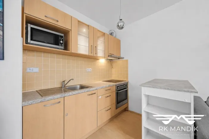 Pronájem bytu 1+kk, Praha - Černý Most, Truhlářova, 33 m2