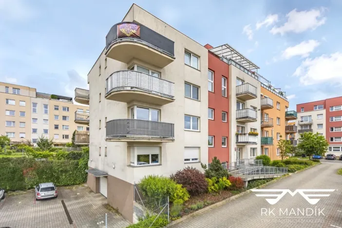 Pronájem bytu 1+kk, Praha - Černý Most, Truhlářova, 33 m2