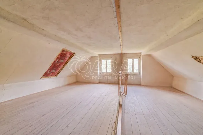 Prodej rodinného domu, Podhradí, 306 m2