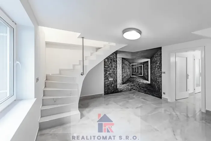 Pronájem kanceláře, Praha - Komořany, Pod lesem, 770 m2