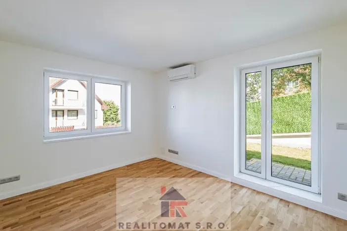 Pronájem kanceláře, Praha - Komořany, Pod lesem, 770 m2