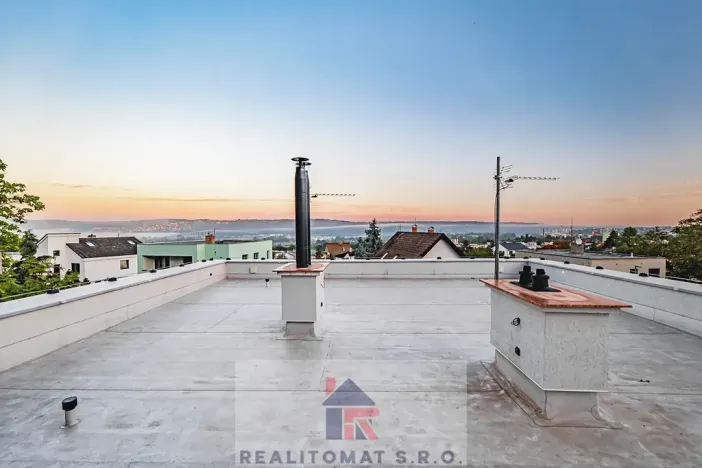 Pronájem vily, Praha - Komořany, Pod lesem, 770 m2