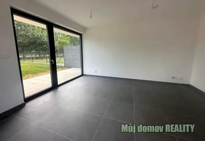 Pronájem obchodního prostoru, Praha - Satalice, 32 m2