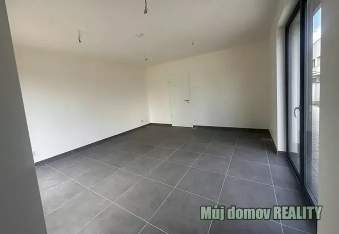 Pronájem obchodního prostoru, Praha - Satalice, 32 m2