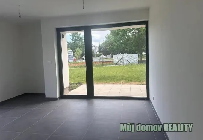 Pronájem obchodního prostoru, Praha - Satalice, 32 m2