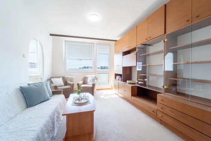 Pronájem bytu 3+1, Praha - Prosek, Veltruská, 61 m2