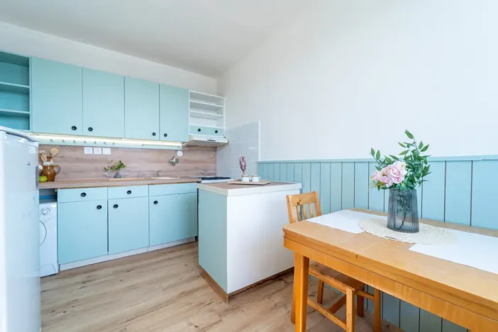 Pronájem bytu 3+1, Praha - Prosek, Veltruská, 61 m2