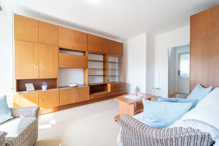 Pronájem bytu 3+1, Praha - Prosek, Veltruská, 61 m2