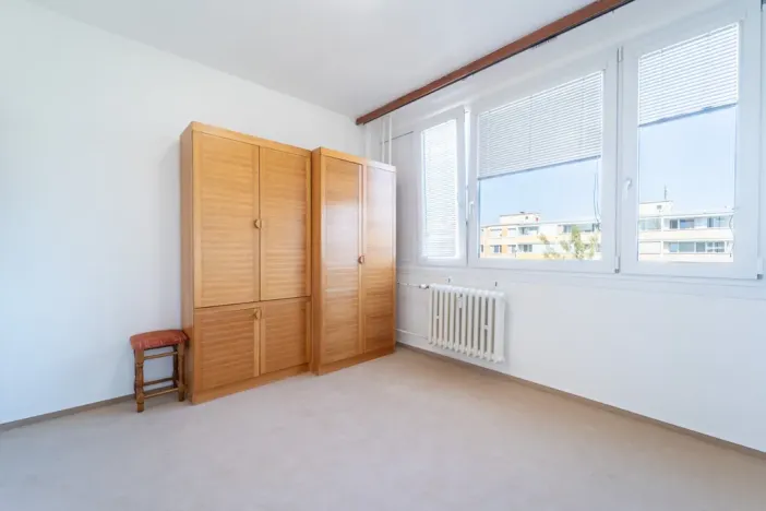 Pronájem bytu 3+1, Praha - Prosek, Veltruská, 61 m2