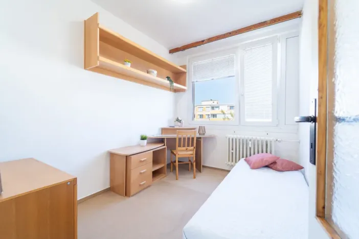 Pronájem bytu 3+1, Praha - Prosek, Veltruská, 61 m2
