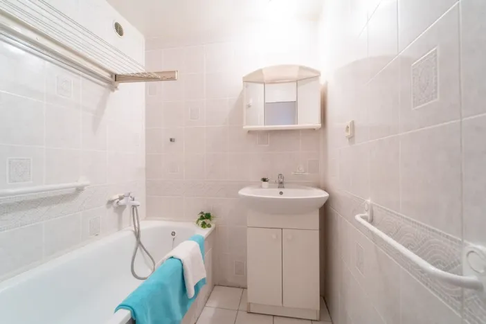 Pronájem bytu 3+1, Praha - Prosek, Veltruská, 61 m2
