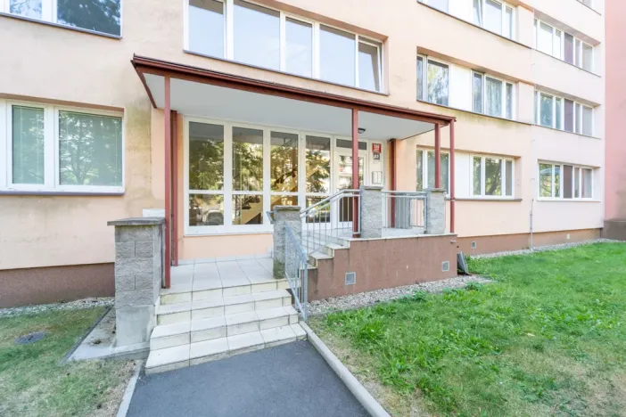 Pronájem bytu 3+1, Praha - Prosek, Veltruská, 61 m2