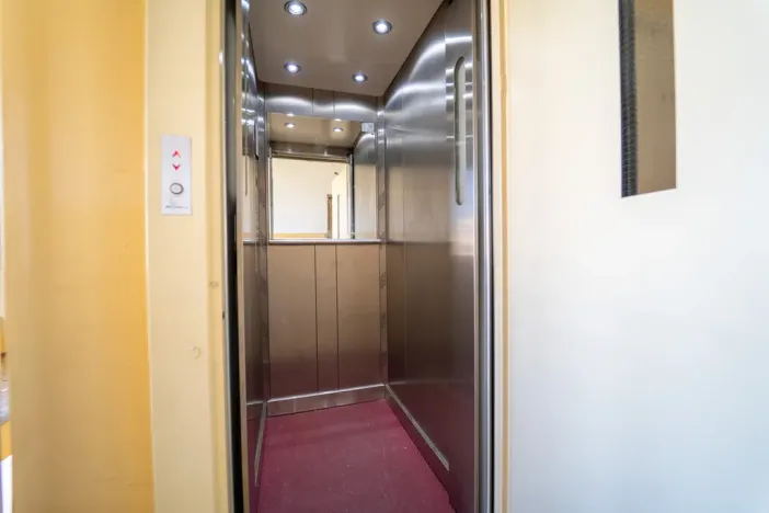 Pronájem bytu 3+1, Praha - Prosek, Veltruská, 61 m2