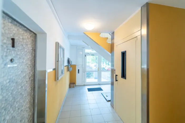 Pronájem bytu 3+1, Praha - Prosek, Veltruská, 61 m2