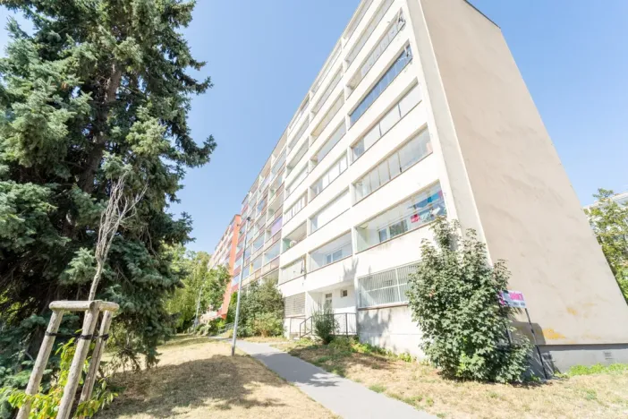 Pronájem bytu 3+1, Praha - Prosek, Veltruská, 61 m2