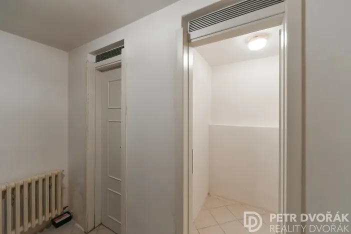 Prodej bytu 1+1, Praha - Smíchov, U Pernikářky, 27 m2