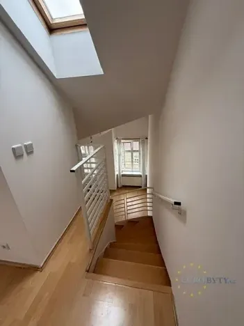Pronájem bytu 3+1, Praha - Břevnov, Šlikova, 86 m2