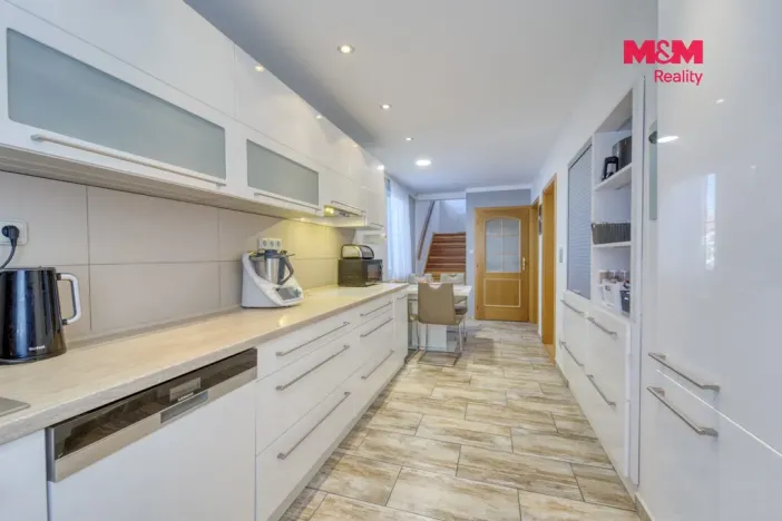 Prodej rodinného domu, Hřebeč, nám. Draha, 150 m2